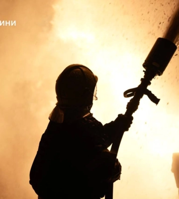 РФ двічі атакувала Одесу – рятувальники показали світлини ліквідації наслідків