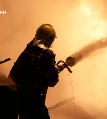 У порту "Південний" внаслідок удару РФ загорілися контейнери із борошном та олією