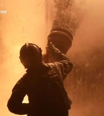 У порту "Південний" внаслідок удару РФ загорілися контейнери із борошном та олією