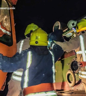 Локомотив поїзда Харків — Ужгород зійшов з колії через аварію біля Коростеня 