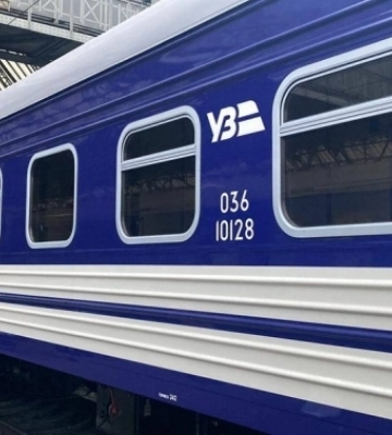 Поїзди до Львова затримуються через аварію на залізниці