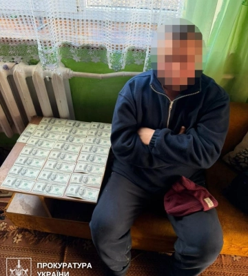 На Рівненщині викрили підприємця, який за 2500 доларів США обіцяв «вирішити» земельне питання