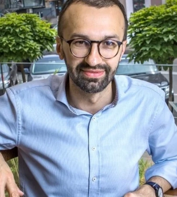 Помощников и советников Ермака уволили, однако Лещенко, Подоляка и Бевза перевели на другие должности — Офис президента