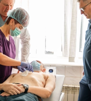 У Львівському онкоцентрі успішно прооперували пацієнта із 10-кілограмовою пухлиною