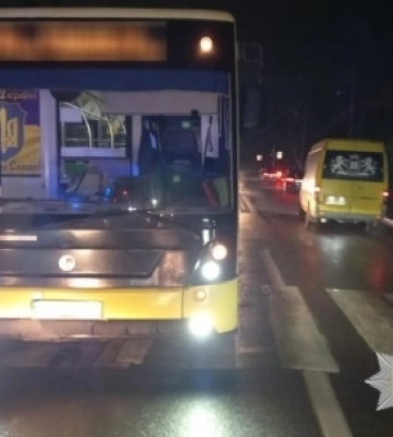 У Львові автобус збив літню жінку: поліція понад 10 днів шукає очевидців
