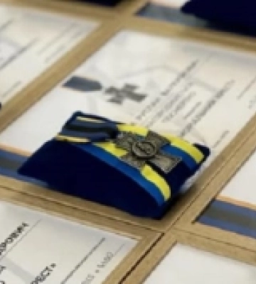 У Рівненській громаді родинам загиблих захисників вручили відзнаки «Меморіальний Хрест»