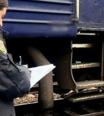 На Одещині на залізниці загинула 79-річна жінка