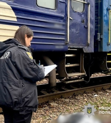 В Одесі пасажирський потяг на смерть збив літню жінку