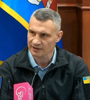 У Святошинському районі Києва уламки впали біля будинку. Є поранені