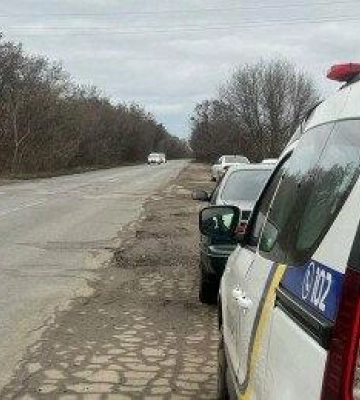На узбіччі дороги поблизу Кременчука знайшли тіло жінки: поліція з’ясовує обставини