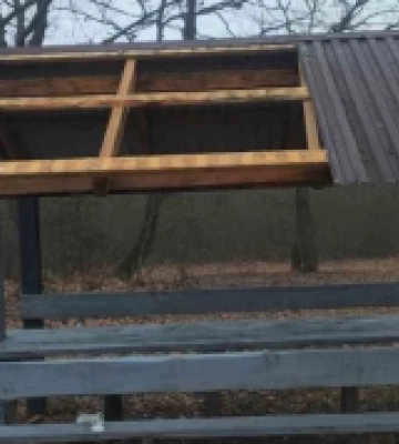 На Волині в місцях відпочинку вандали нищать альтанки
