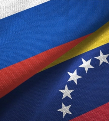 AP: РФ почала евакуацію сімей співробітників посольства у Венесуелі