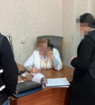 Голові земельної комісії міськради на Одещині повідомили про підозру за хабар у 9,5 тисячі доларів
