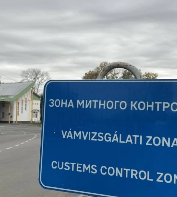 Закарпатська митниця закликає уникати черг на кордоні і користуватися іншими пунктами пропуску