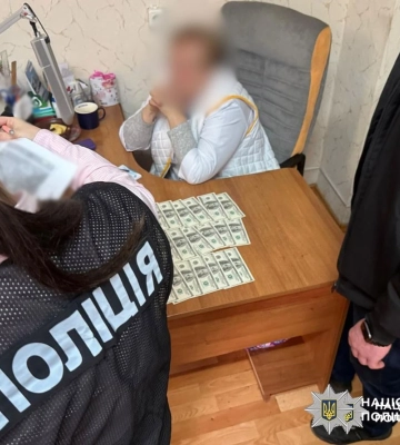 Голові земельної комісії на Одещині повідомили про підозру за хабар у 9,5 тисячі доларів
