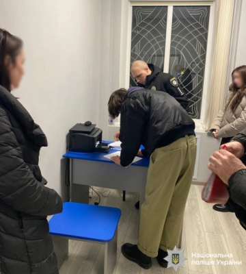 Повідомлено про підозру 16-річному хлопцю, який напав на однолітка у вінницькому ТРЦ