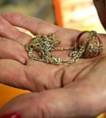 Волинянка викрала золота на понад 120 тисяч гривень і здала його в ломбард