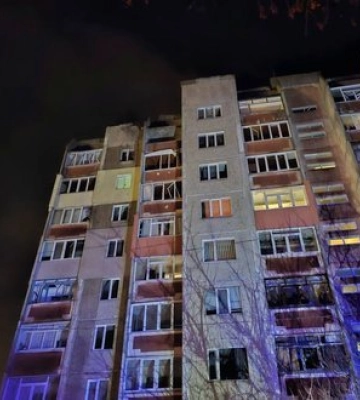 Російський безпілотник влучив у багатоповерхівку в Чернігові. ФОТО