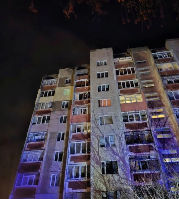 Дрон попал в 9-й этаж многоэтажки в Чернигове, о пострадавших пока неизвестно