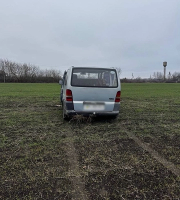 На Київщині поліцейські затримали нетверезого водія бусика, який скоїв ДТП із пораненим. ФОТО