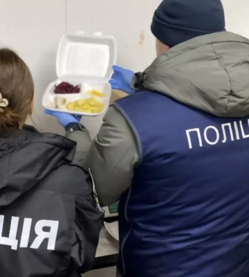 У їжі для учнів миколаївських шкіл знайшли кишкову паличку: службовцям повідомили підозри