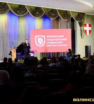 Волонтерство, міжнародні проєкти та оновлення приміщень: ректор ВНУ прозвітував за рік роботи