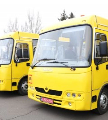 Комфортні та інклюзивні: Миколаїв отримав нові шкільні автобуси