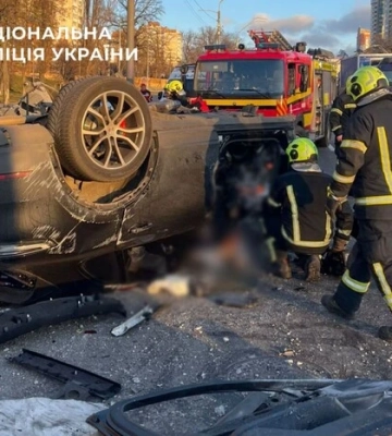 Смертельна ДТП на Берестейському проспекті: водій Porsche зіткнувся з бетонною огорожею 