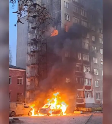 Росіяни вдарили по багатоповерхівці в Чернігові