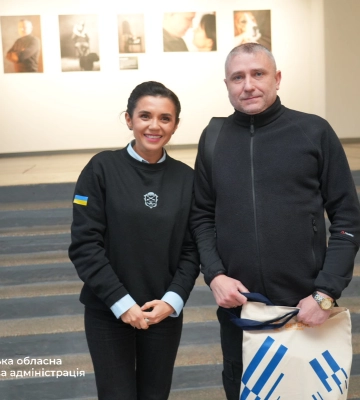 «Світло, що тримає»: в Запоріжжі відкрилась фотовиставка, присвячена ветеранам