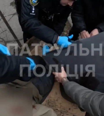 Перші хвилини після російської атаки по Кременчуку показала поліція