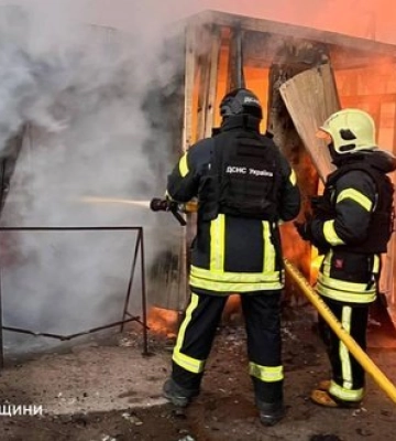 Доба на Чернігівщині: росіяни обстріляли енергооб’єкти та промисловості, двоє загиблих. ФОТОрепортаж