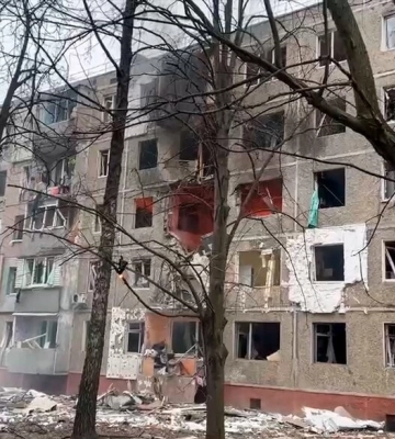 Российский дрон попал в многоэтажный дом в Чернигове, есть погибший и раненые
