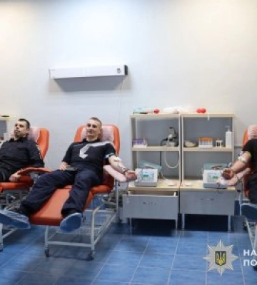 Поліцейські Закарпаття долучилися до благодійної акції з донорства крові