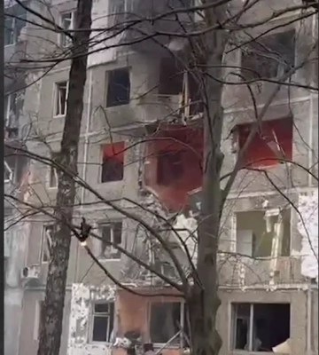 У Чернігові окупанти влучили в багатоповерхівку - є загиблі та поранені