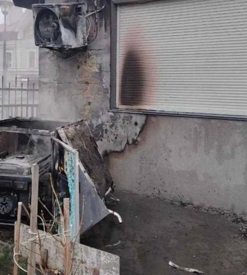 У Києві спалахнув генератор – вогонь перекинувся на фасад житлового будинку, фото