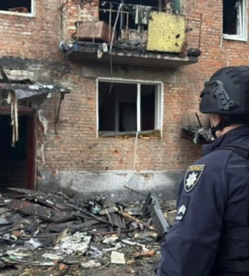 Влучання в п'ятиповерхівку в Чернігові: загинула людина, троє зазнали поранень, серед них – дитина