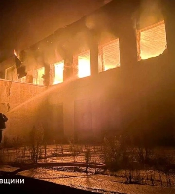 У будинку культури на Харківщині сталася пожежа через удар БпЛА