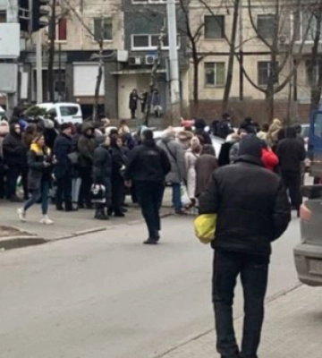 В Днепре мужчина ранил ножом двух военных ТЦК, произошла стрельба