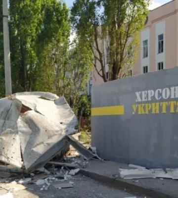 Ворог атакував Херсон, є загиблий чоловік та троє поранених