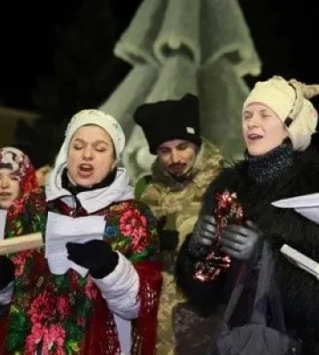 У Харкові на Різдво колядували на вулицях і в метро