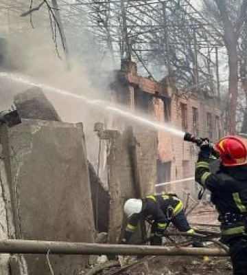 Ночная массированная атака на Одессу: шахеды ударили по объекту инфраструктуры, возник пожар