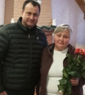 У селищі на Волині матір загиблого воїна привітали з днем народження