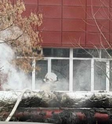 У Дніпрі невідомі підпалили ізоляцію труб опалення біля житлових будинків (ФОТО)