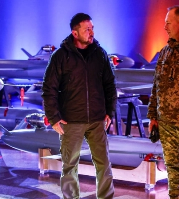 В Минобороны РФ заявили об атаке 16 дронов по Крыму, в соцсетях пишут о взрывах в Джанкойском районе и Кировском