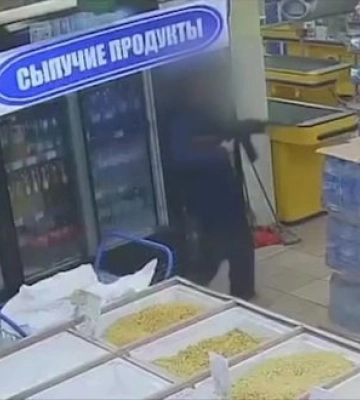 В оккупированном Донецке мужчина начал стрелять из автомата в супермаркете. ВИДЕО