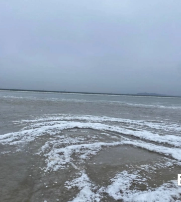 Озеро Світязь на Волині почало замерзати