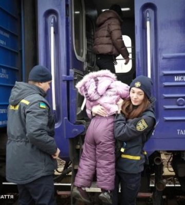Мукачево прийняло нову групу евакуйованих із Дніпропетровщини: серед прибулих семеро дітей