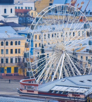 У Києві демонтують Колесо огляду на Подолі