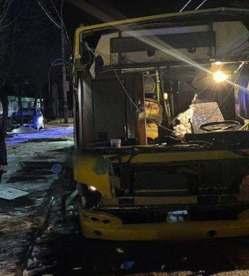 У Києві поліція встановлює обставини вибуху автобусу